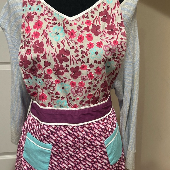 Other - Full apron pockets ties. Spring colors.